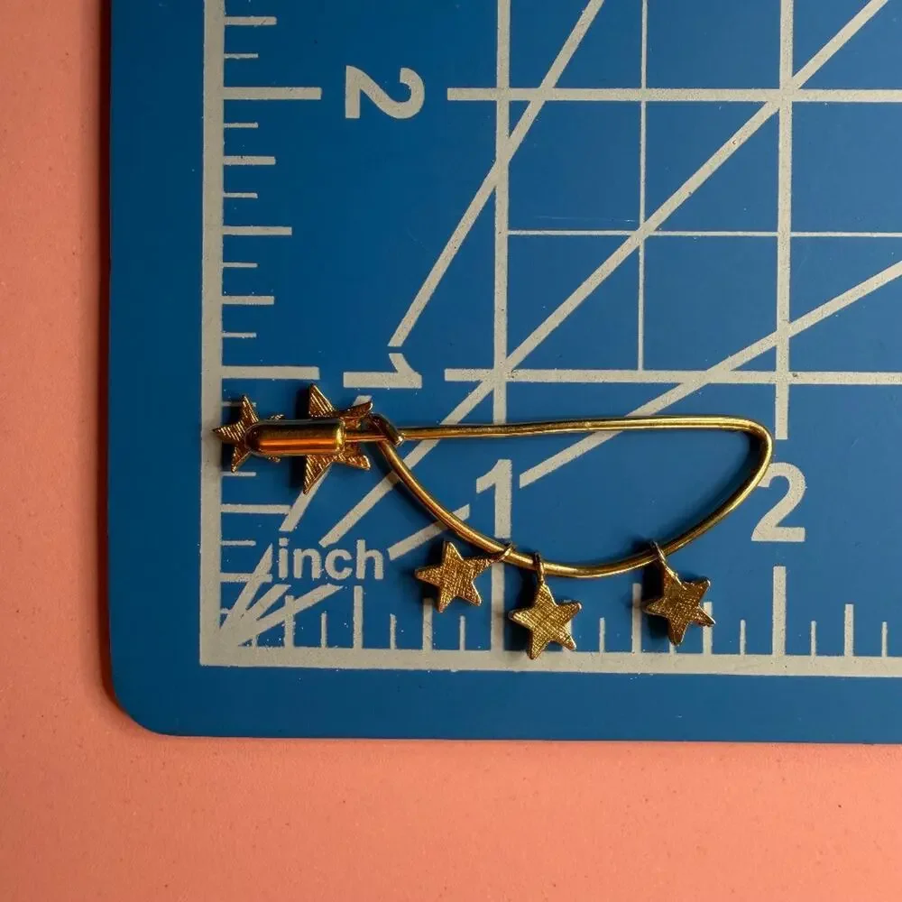 Vintage Gold Tone Star Dangle Safety Pin Brooch Hat Pin 3 Star Charms